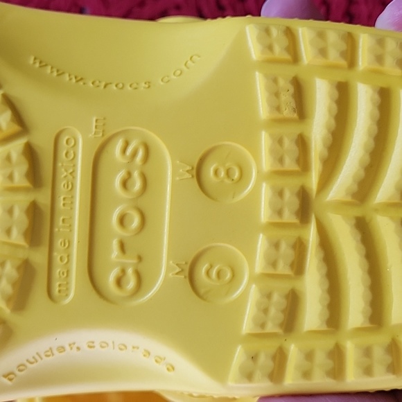 Super cute Crocs - Picture 5 of 6